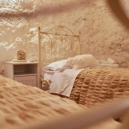 Casa Nella Grotta