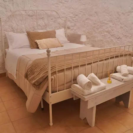 Casa Nella Grotta Guest house